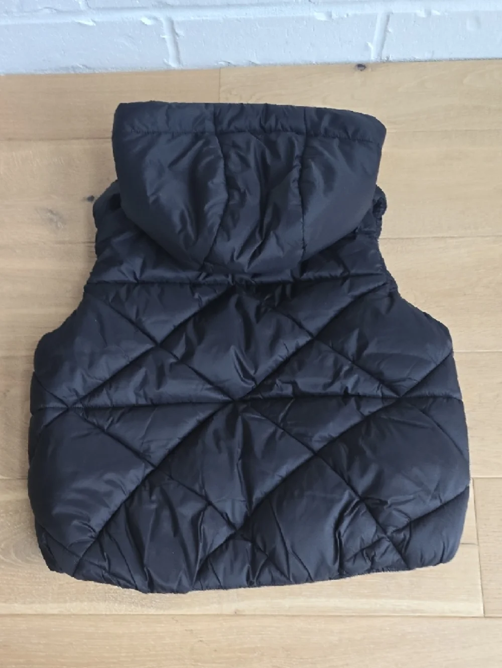 Calvin Klein Jeans Black Quilted Hooded Puffer Vest - Silver Zippers - Picture 3 of 3